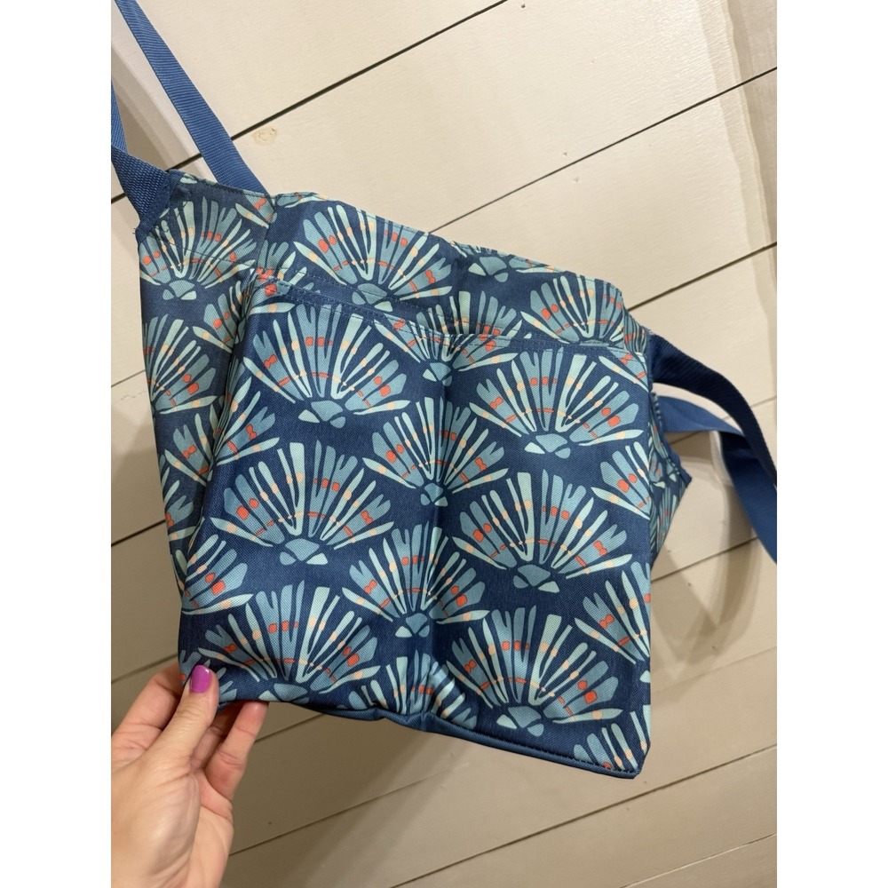 Thirty One Thirtyone 31 Gifts Pick Up and Go Tote -‎ NWOT Blue Etched Shells - Picture 4 of 6